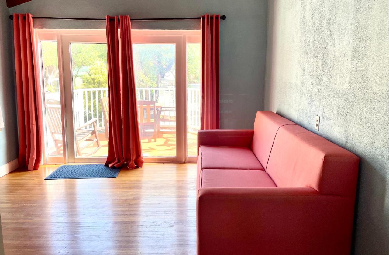Paradise King Waterfront Suite at The Pelican Key Largo Cottages