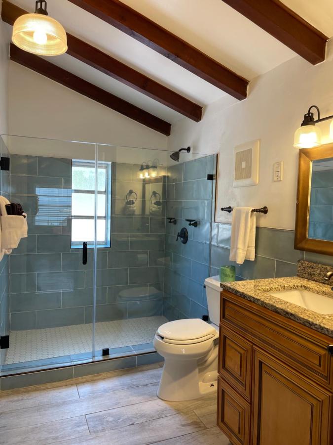 Paradise King Waterfront Suite at The Pelican Key Largo Cottages