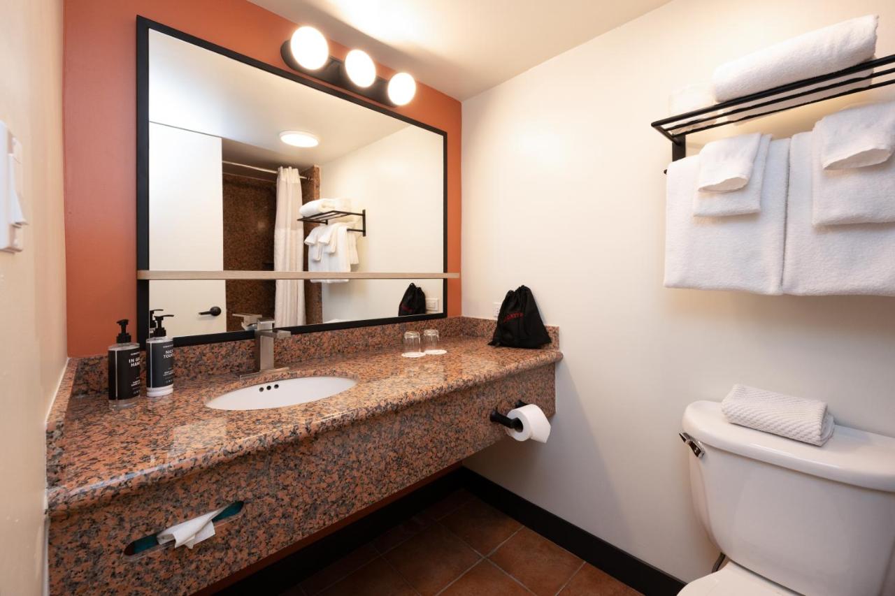 | Palm Mountain Resort & Spa