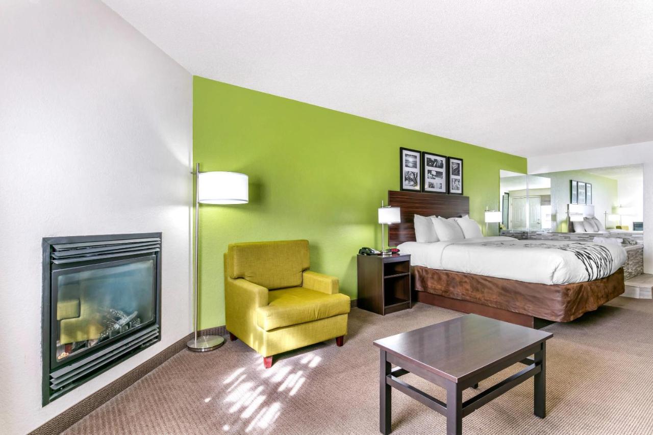 King Suite - Non-Smoking at Sleep Inn & Suites near Sports World Blvd