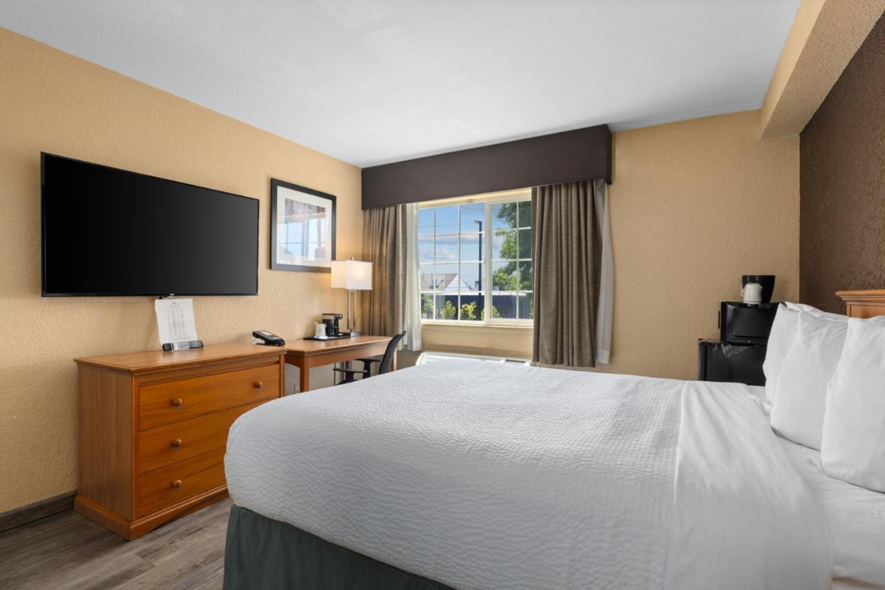 Queen Room - Non-Smoking at Ramada by Wyndham Portland