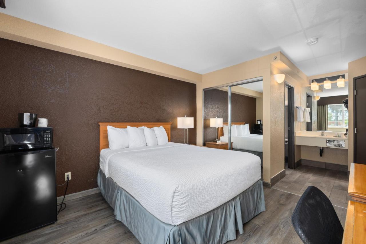 Queen Room - Non-Smoking at Ramada by Wyndham Portland