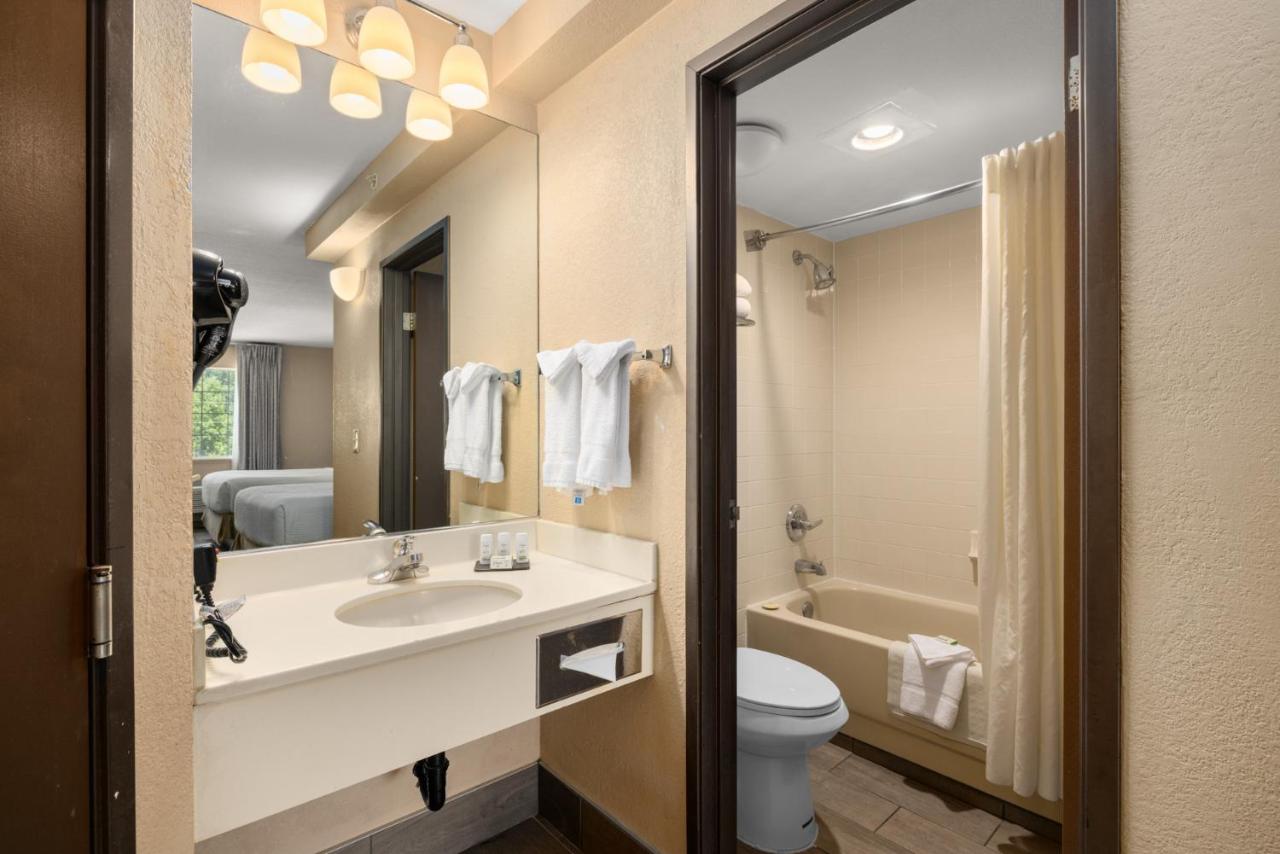 Queen Room with Two Queen Beds - Non-Smoking at Ramada by Wyndham Portland