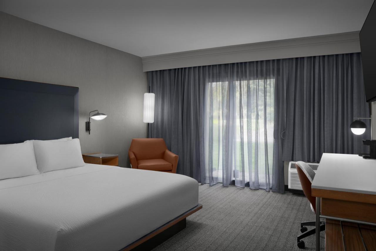 King Room with Sofa Bed at Courtyard by Marriott Spokane Downtown at the Convention Ctr