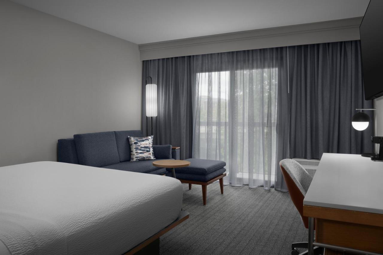 King Room with Sofa Bed at Courtyard by Marriott Spokane Downtown at the Convention Ctr