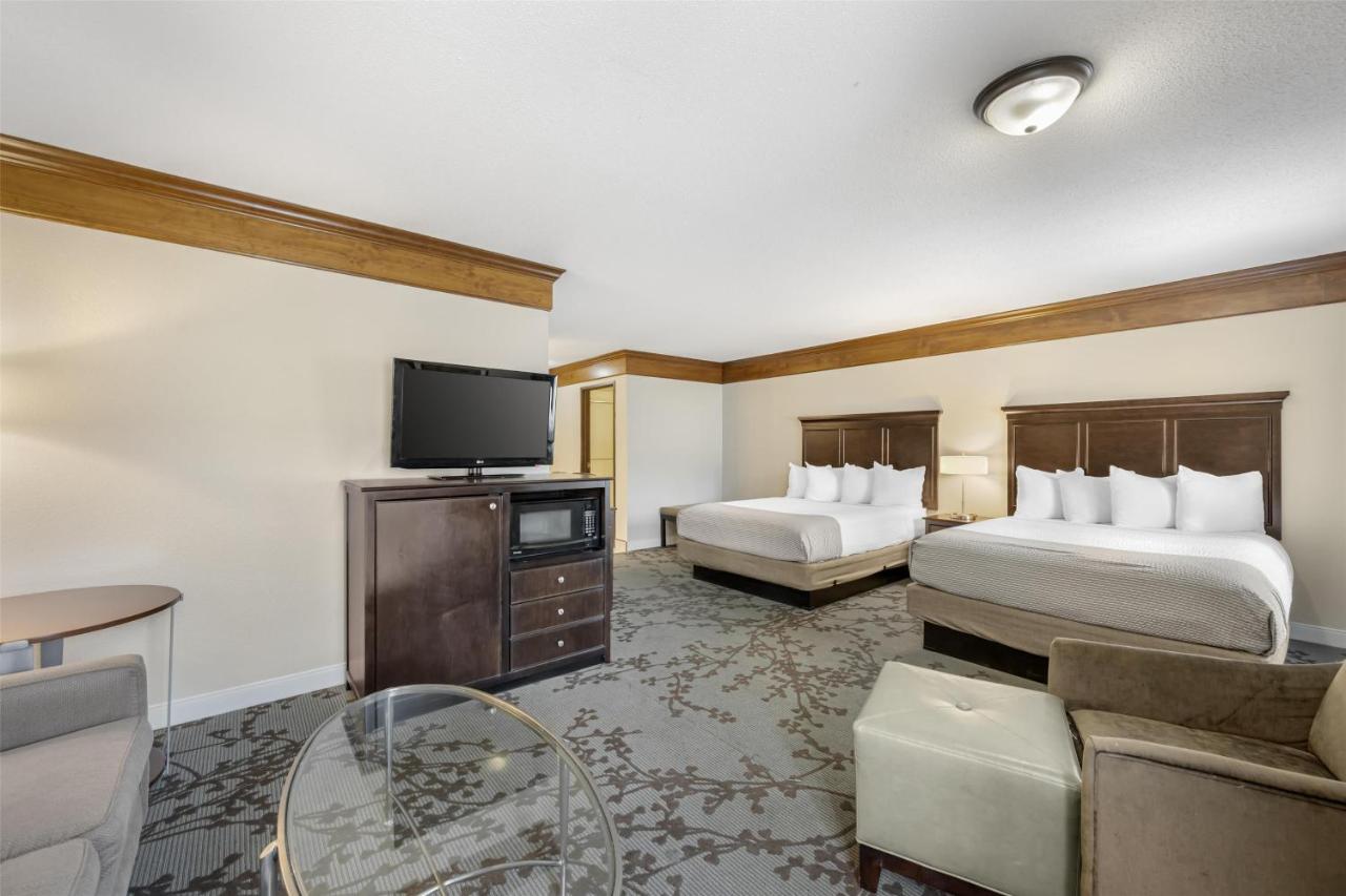 Junior Queen Suite at Best Western Black Hills Lodge
