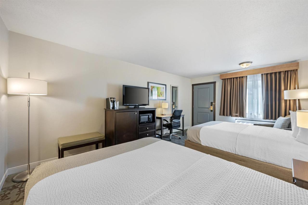 Double Room with Two Double Beds and Bath Tub - Disability Access at Best Western Black Hills Lodge