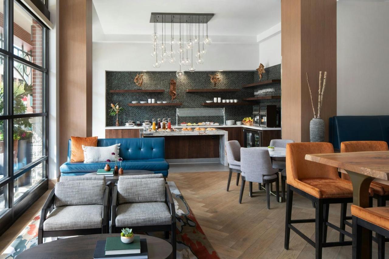 Concierge Level Double Room with Two Double Beds - High Floor at Seattle Marriott Redmond