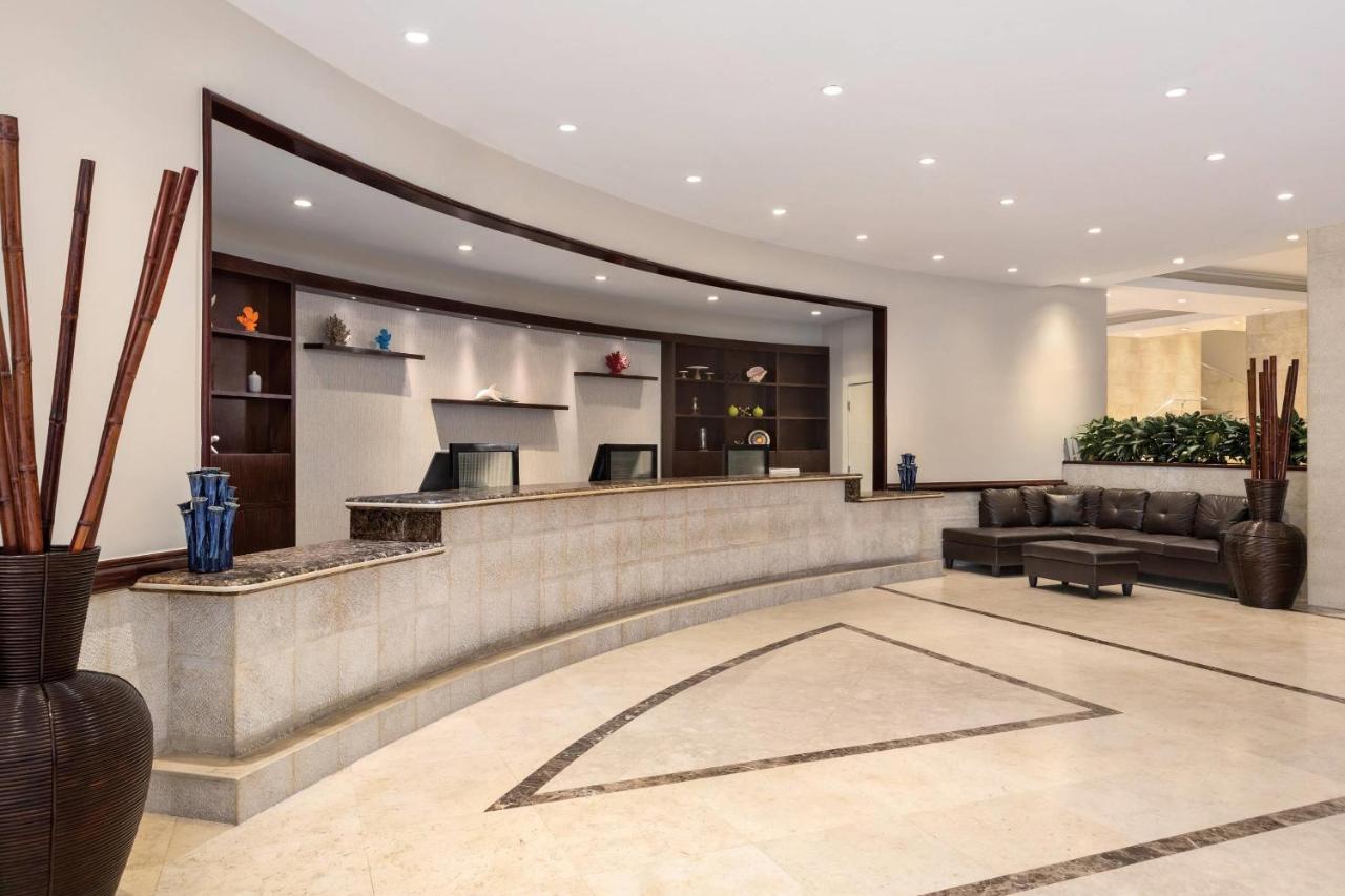 | Four Points by Sheraton Miami Beach