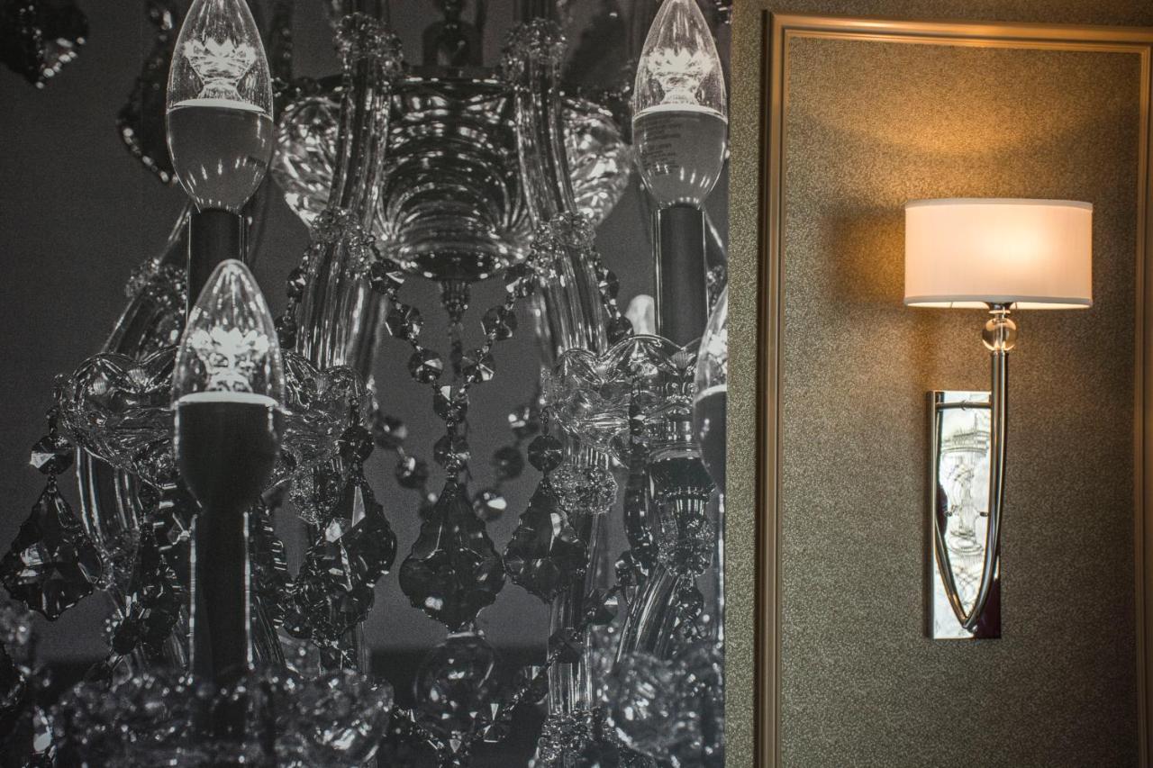 | The Delavan Hotel