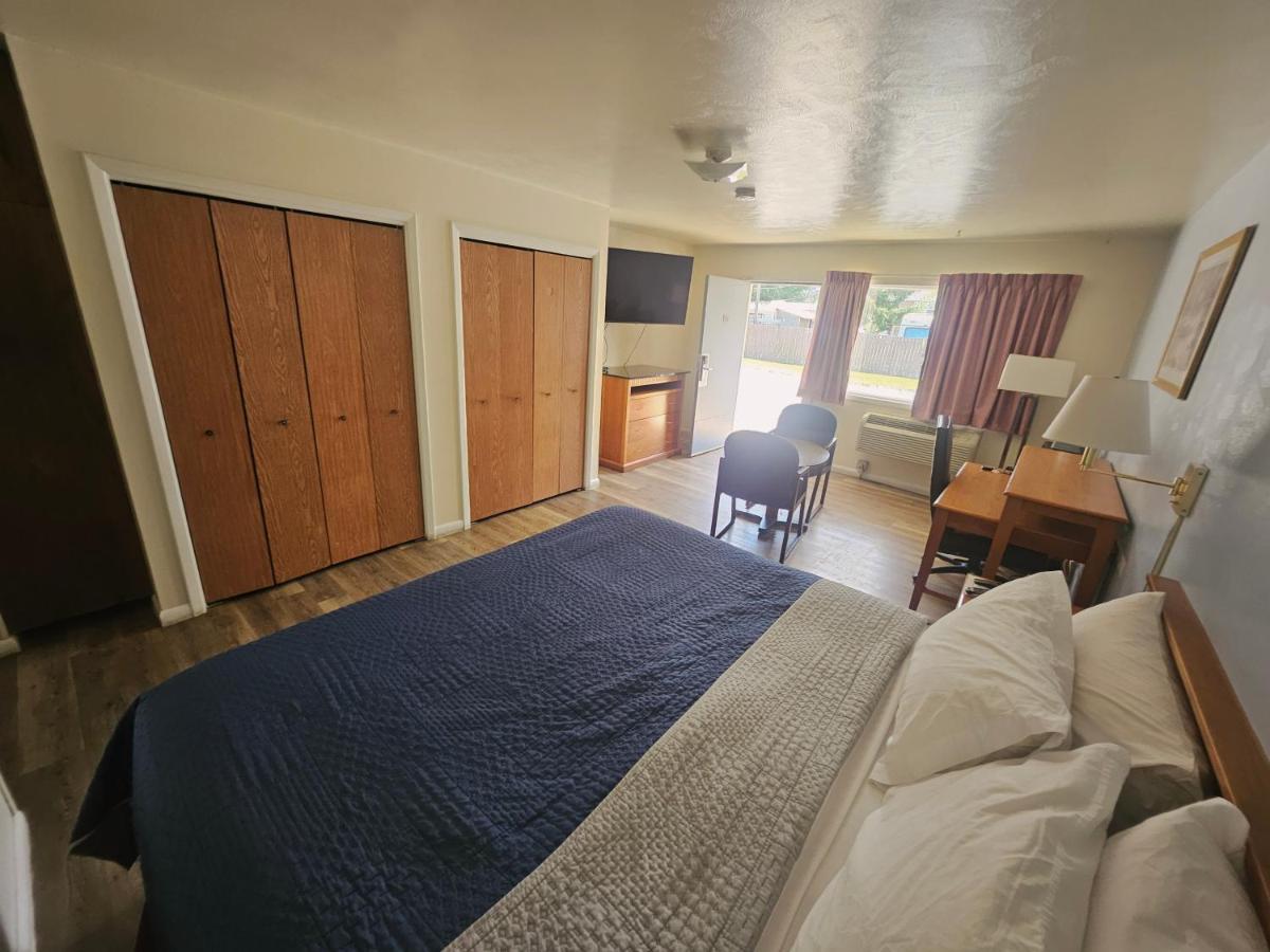  | The Budget Inn Express