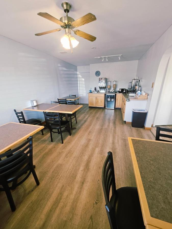  | The Budget Inn Express
