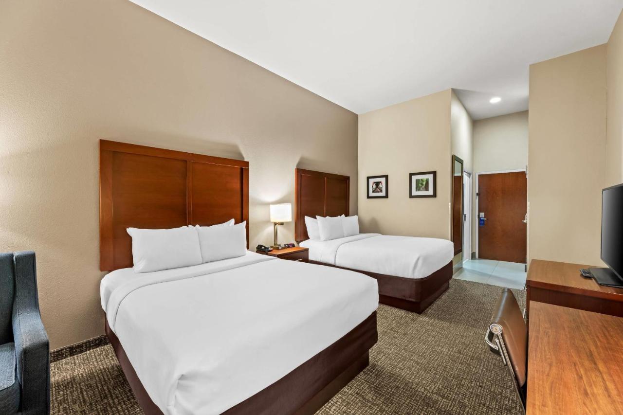 Queen Room with Two Queen Beds - Non-Smoking at Comfort Inn & Suites Tuscumbia - Muscle Shoals