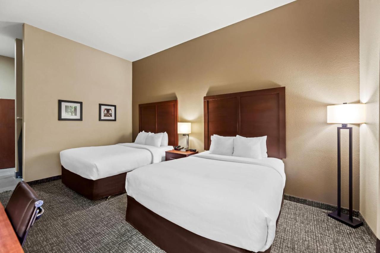 Queen Room with Two Queen Beds - Disability Access/Non-Smoking at Comfort Inn & Suites Tuscumbia - Muscle Shoals