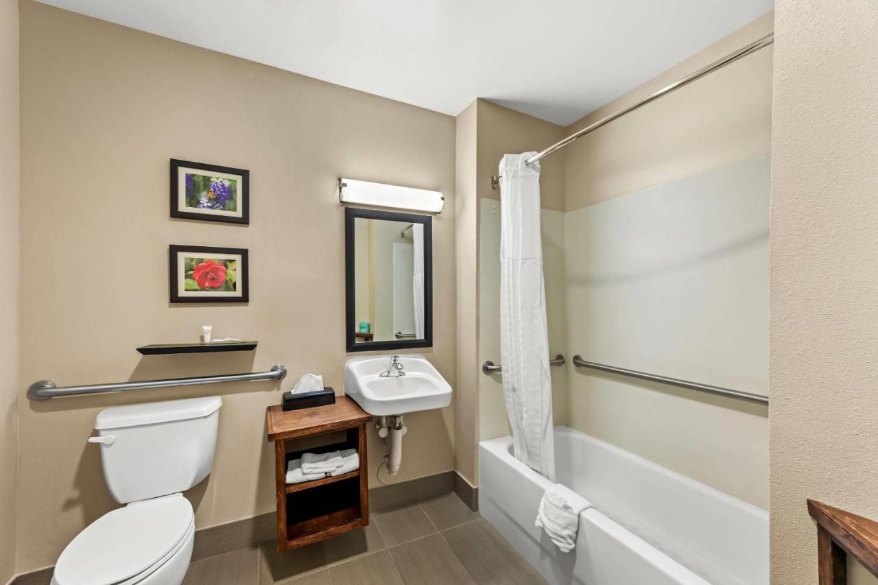 Queen Room with Two Queen Beds - Disability Access/Non-Smoking at Comfort Inn & Suites Tuscumbia - Muscle Shoals