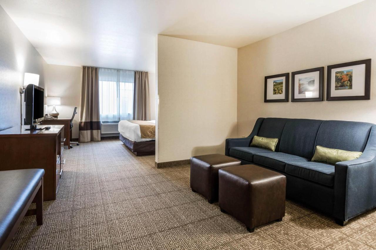 King Suite at Comfort Suites at Par 4 Resort