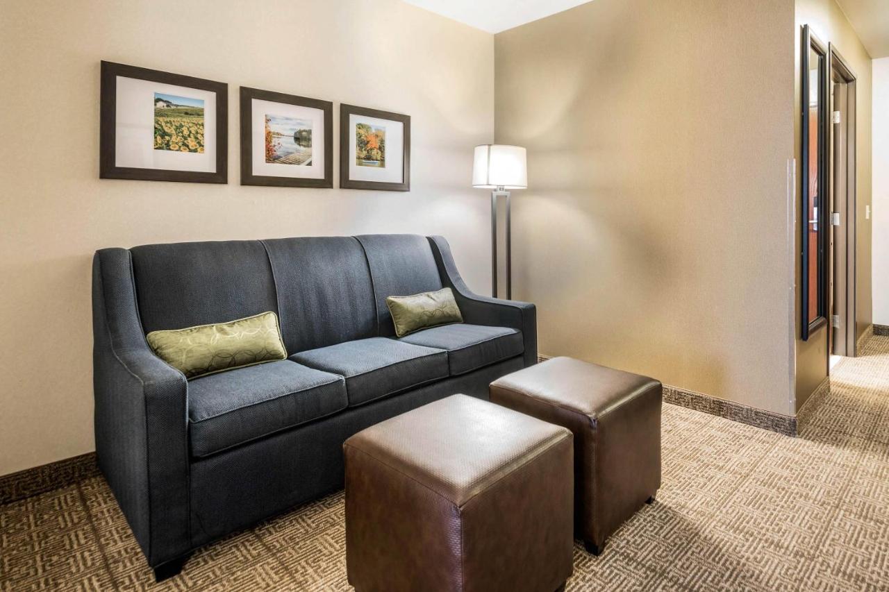King Suite at Comfort Suites at Par 4 Resort