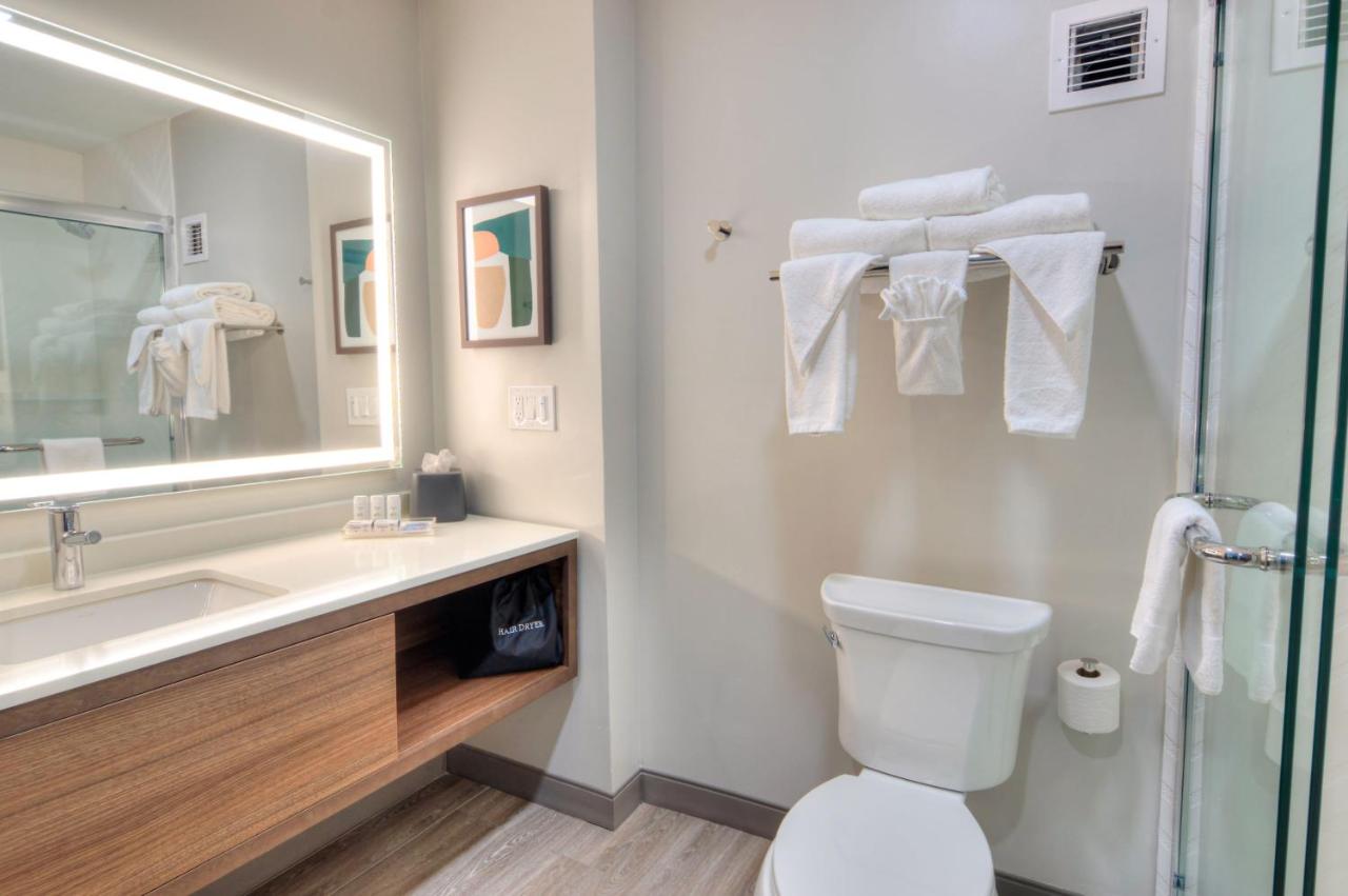 Queen Room with Two Queen Beds - Non-Smoking at Holiday Inn Gainesville - University Center by IHG