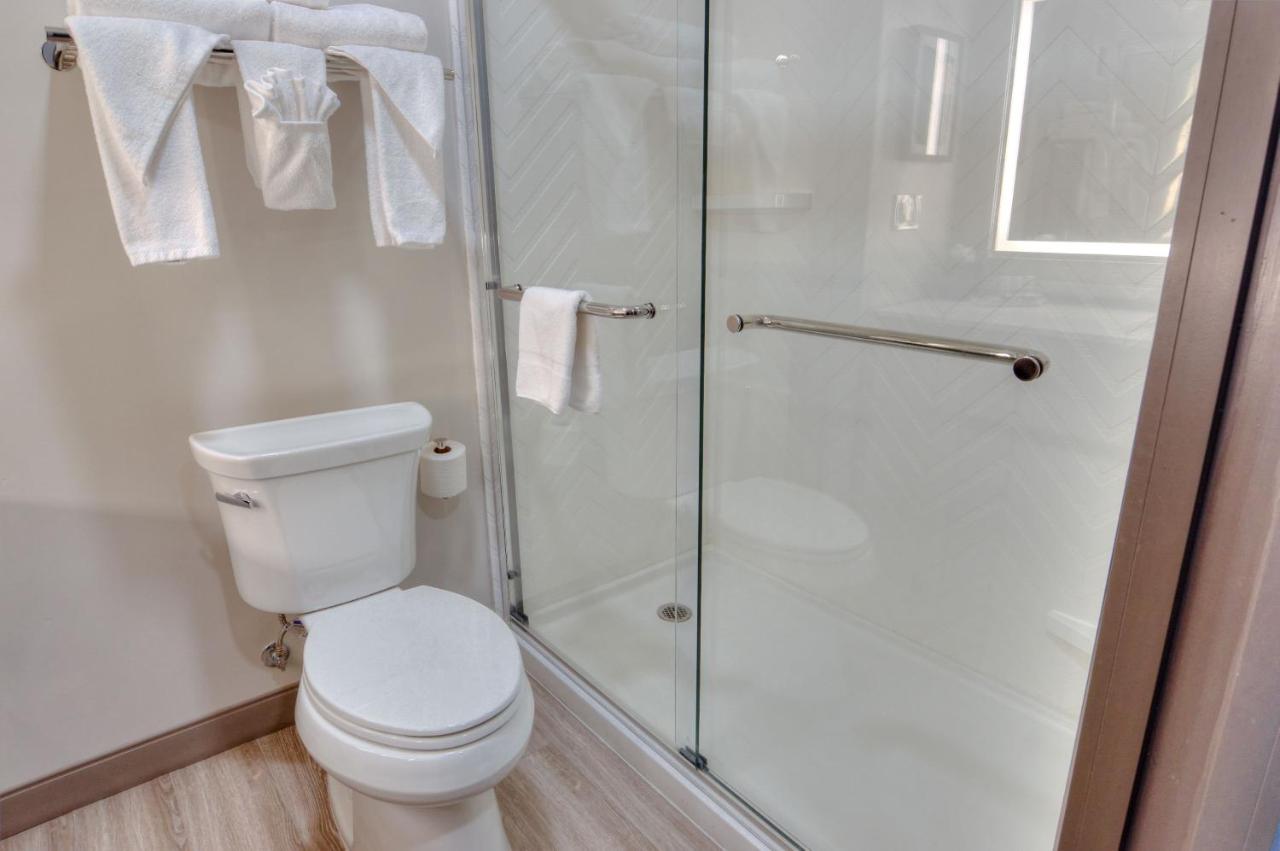 Queen Room with Two Queen Beds - Non-Smoking at Holiday Inn Gainesville - University Center by IHG