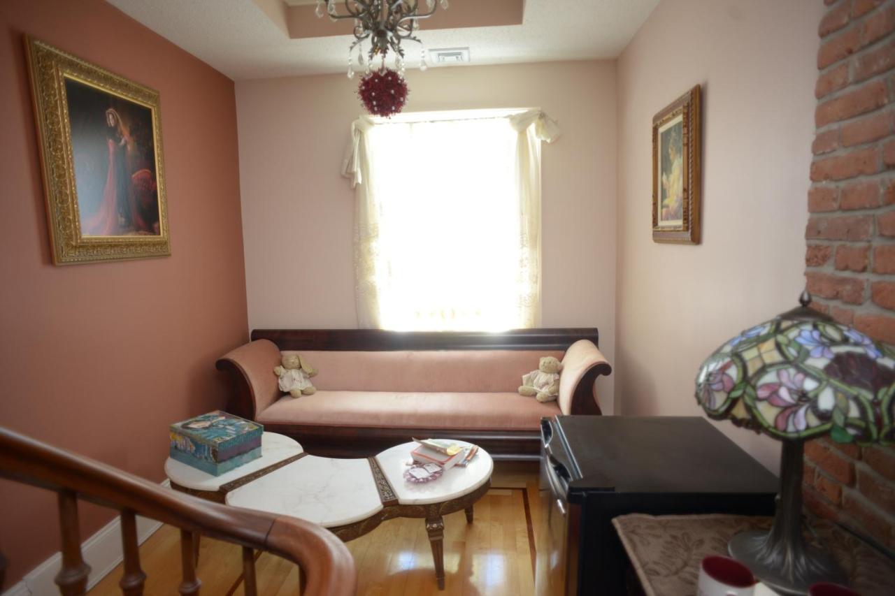  | Naomi's Inn Bed & Breakfast