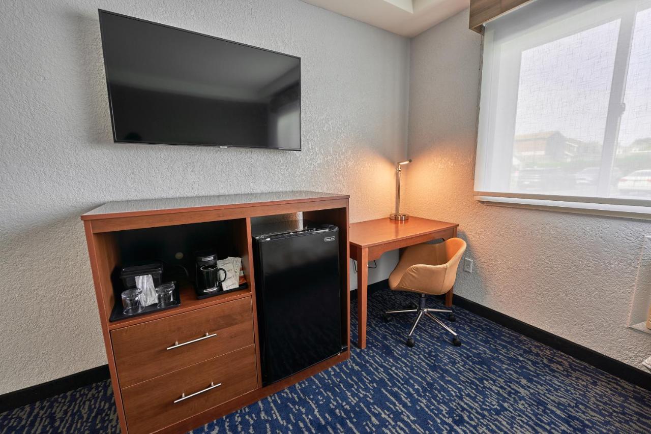 | Hyannis Plaza Hotel