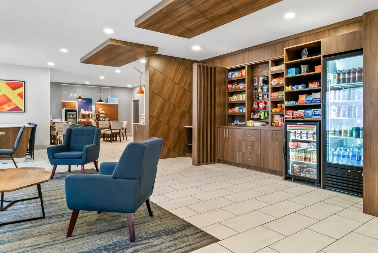 | Holiday Inn Express Lapeer, an IHG Hotel