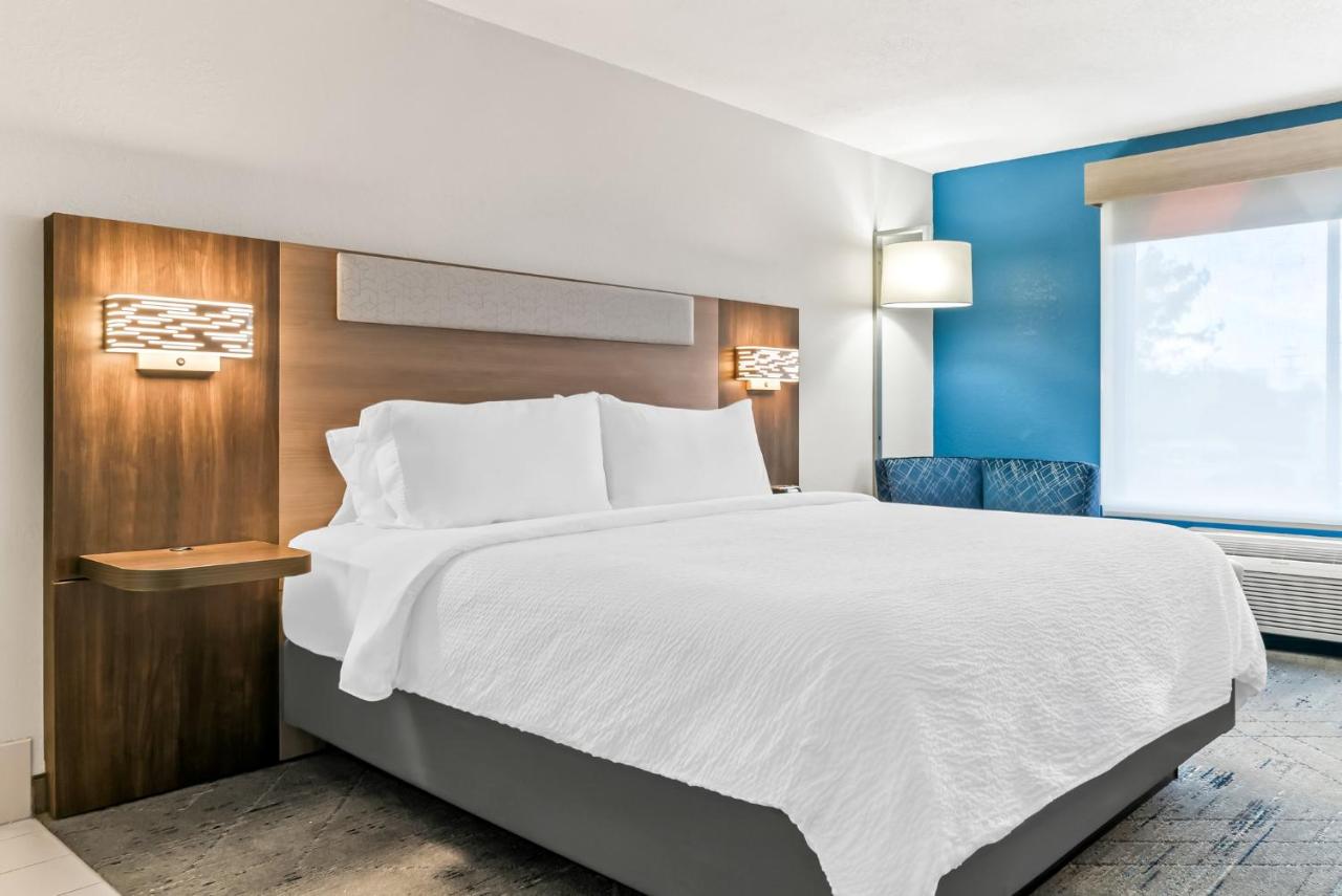 | Holiday Inn Express Lapeer, an IHG Hotel