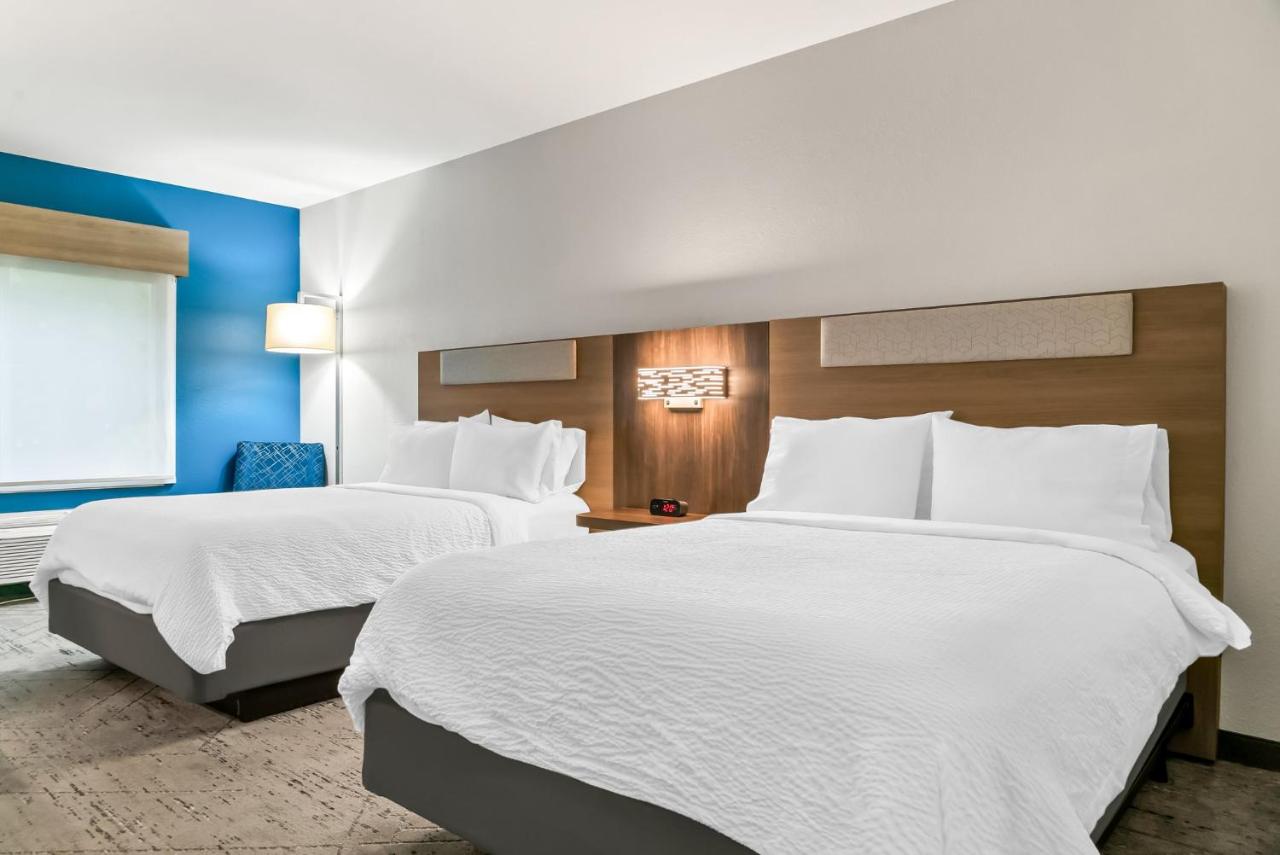 | Holiday Inn Express Lapeer, an IHG Hotel