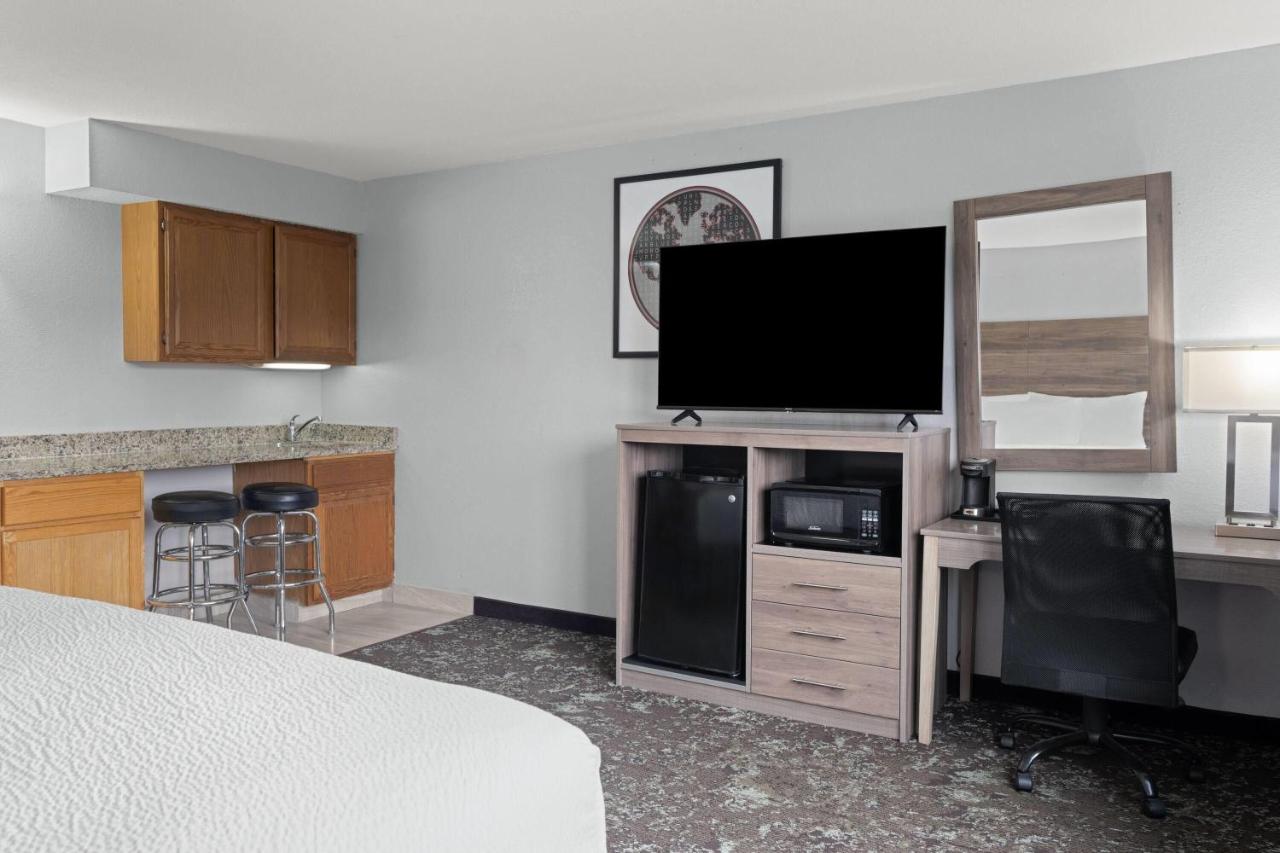  | SureStay Hotel by Best Western Cedar Rapids