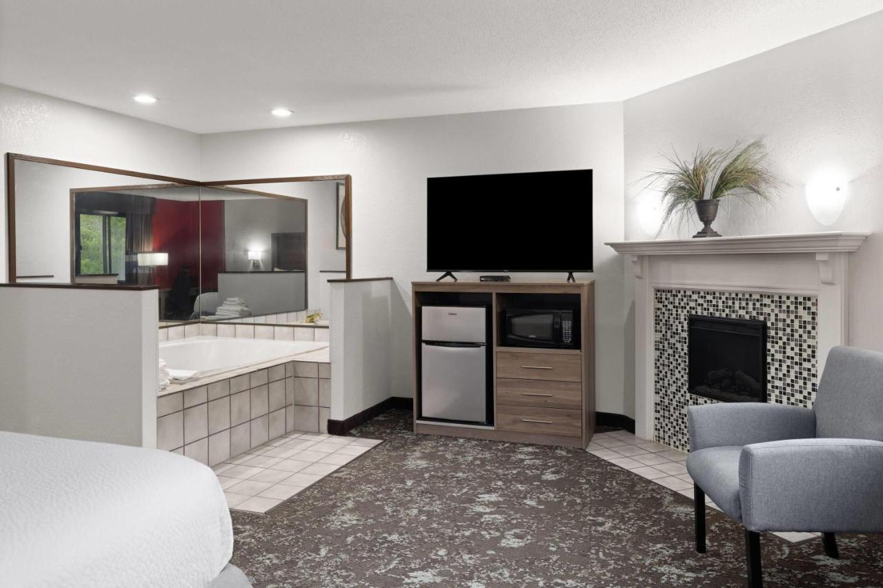  | SureStay Hotel by Best Western Cedar Rapids