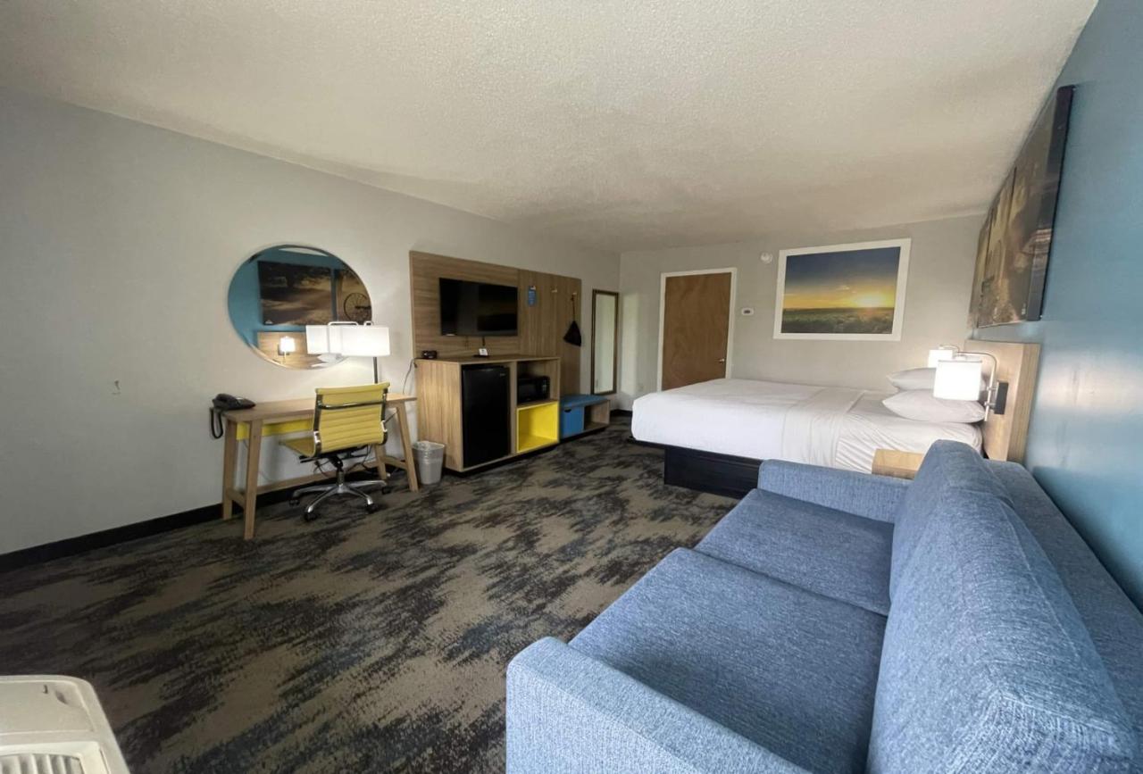 King Room - Disability Access - Non-Smoking at Days Inn & Suites by Wyndham York