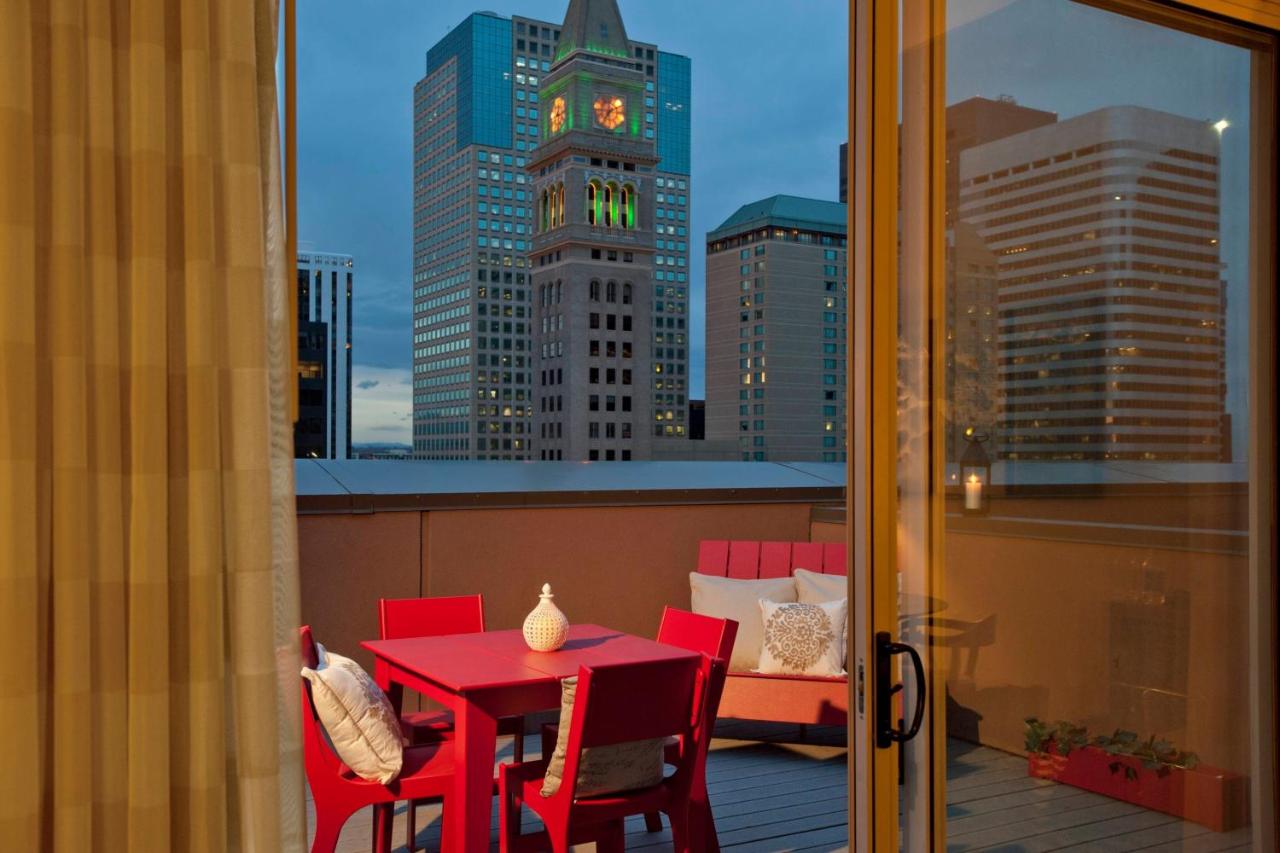 Joslins Suite, 1 Bedroom Suite, 1 King, Sofa bed, Top floor at Courtyard by Marriott Denver Downtown