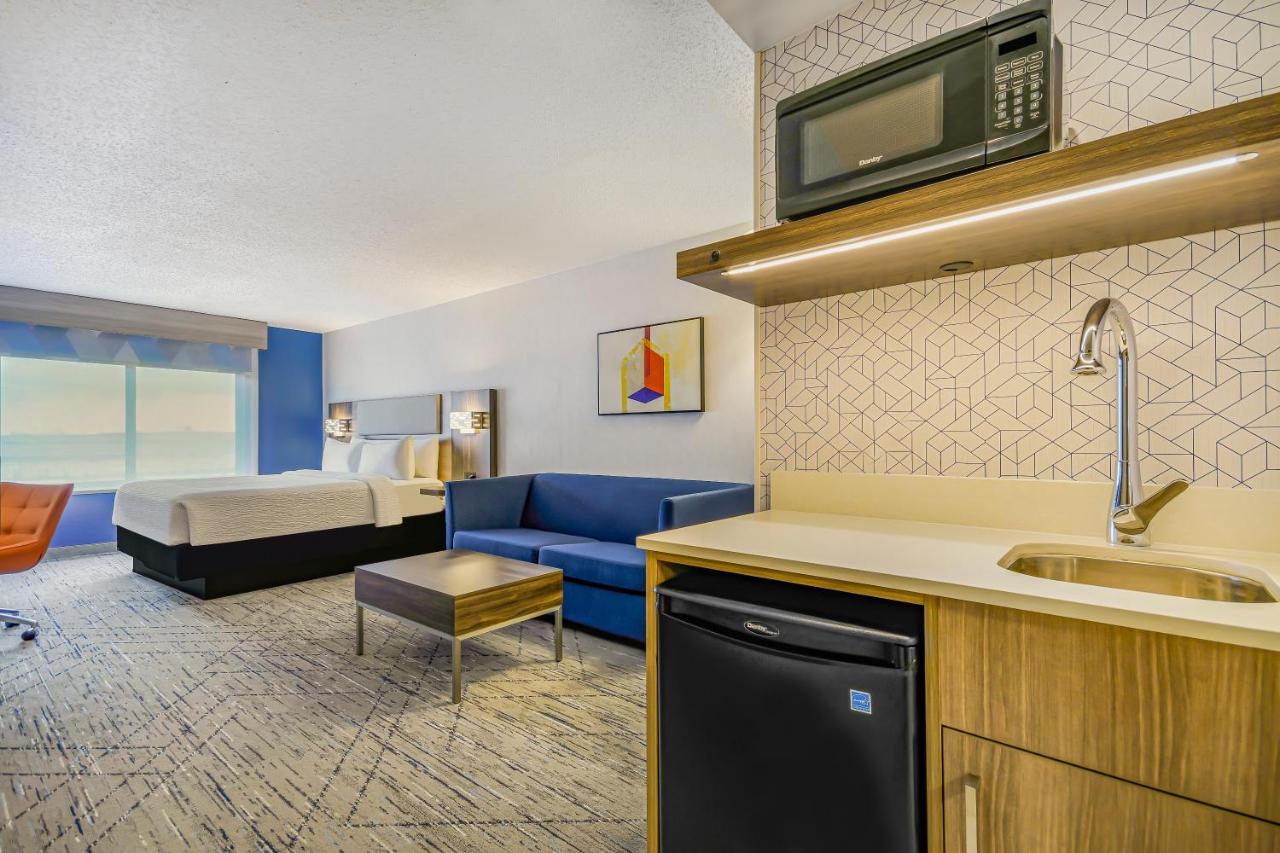  | Holiday Inn Express & Suites Buffalo Airport, an IHG Hotel