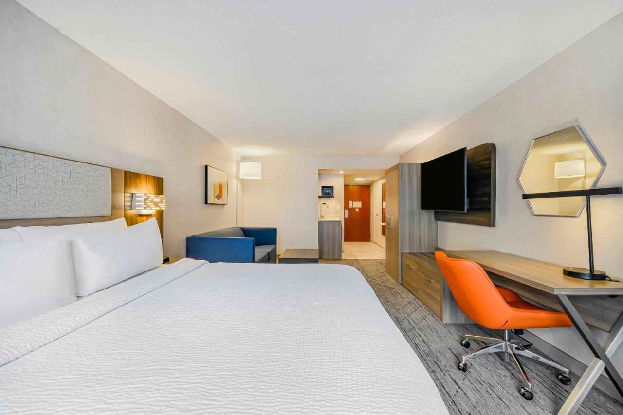  | Holiday Inn Express & Suites Buffalo Airport, an IHG Hotel