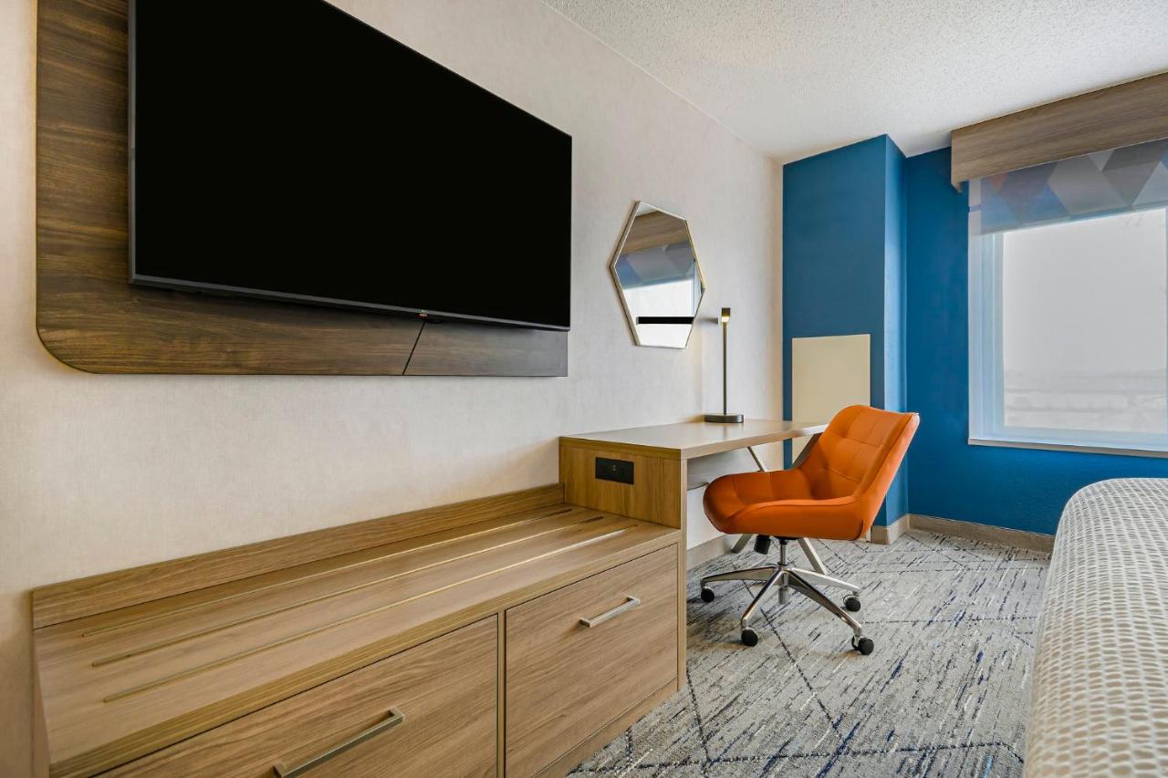  | Holiday Inn Express & Suites Buffalo Airport, an IHG Hotel