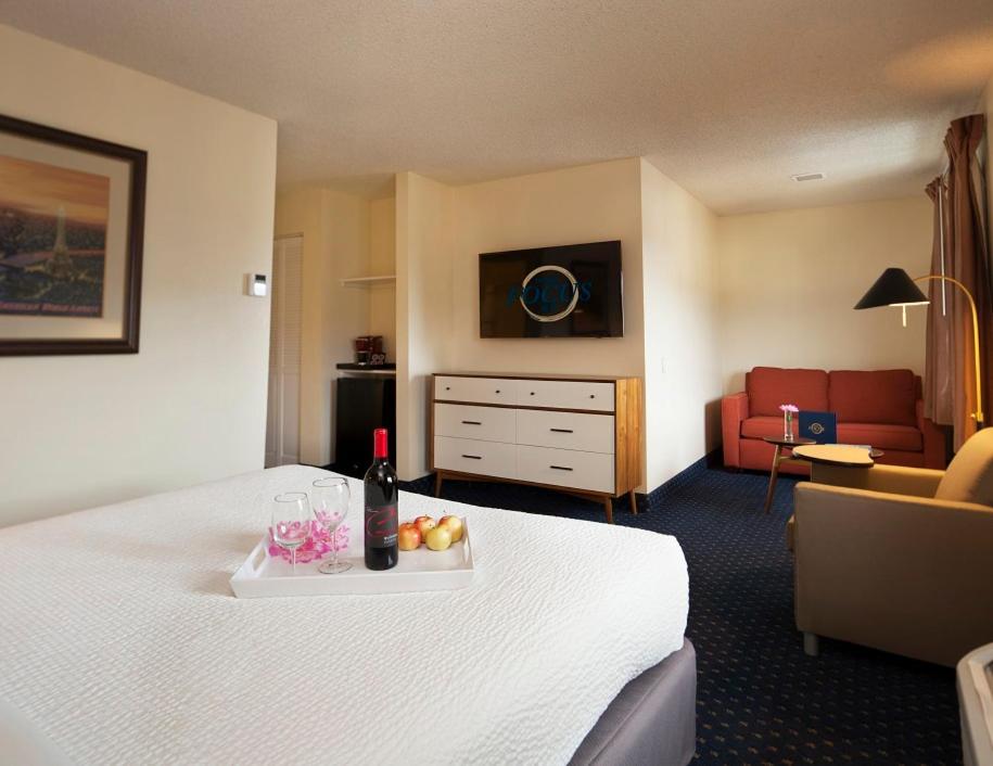 Presidio - Executive Queen Room at Hotel Focus SFO