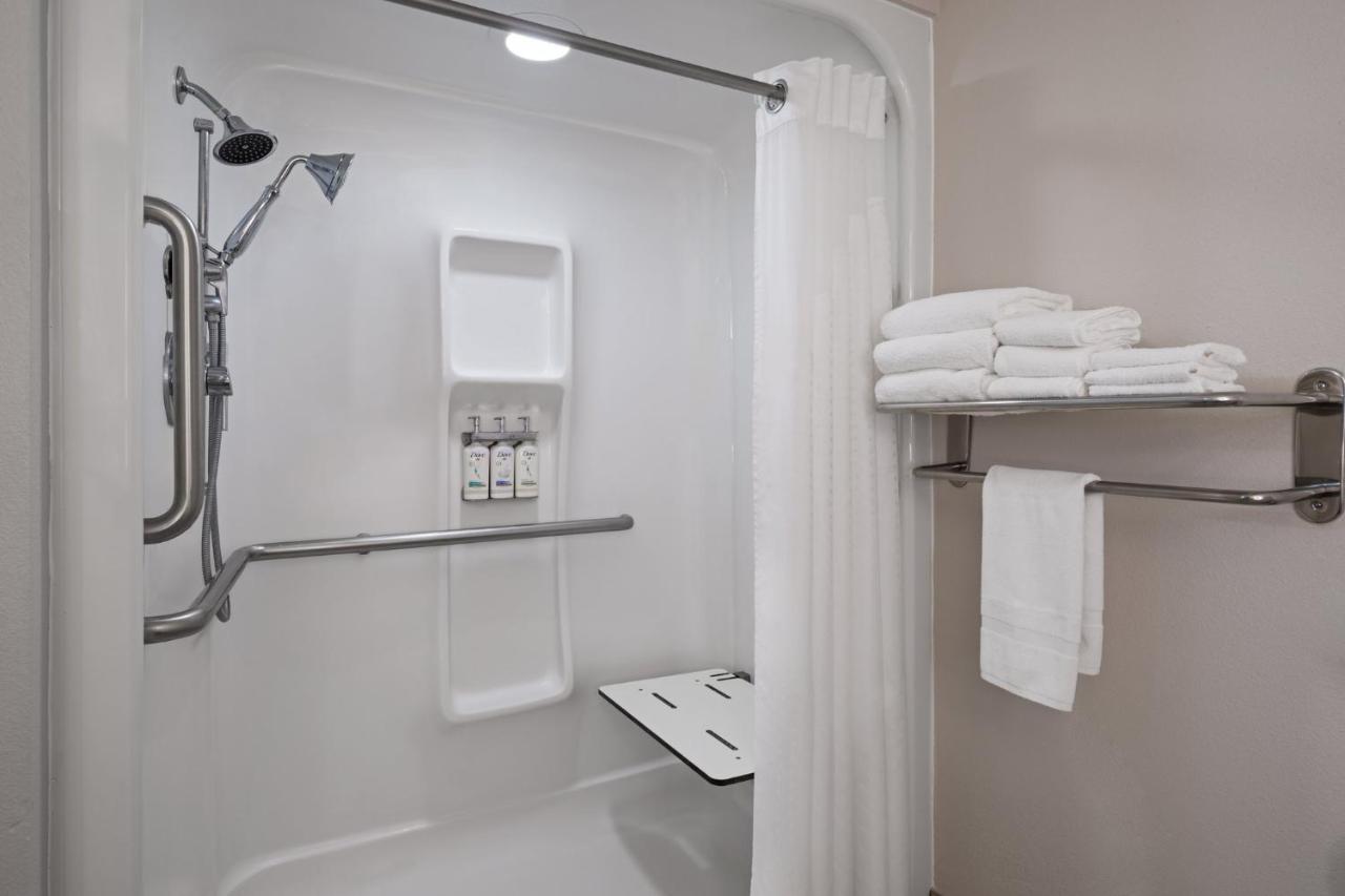 | Holiday Inn Express St. Petersburg North / I-275, an IHG Hotel