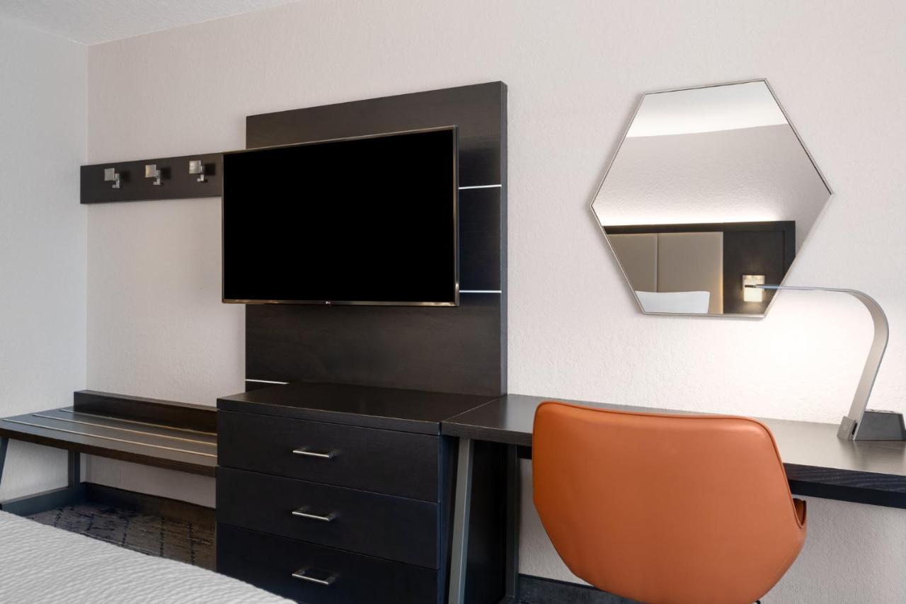 | Holiday Inn Express St. Petersburg North / I-275, an IHG Hotel