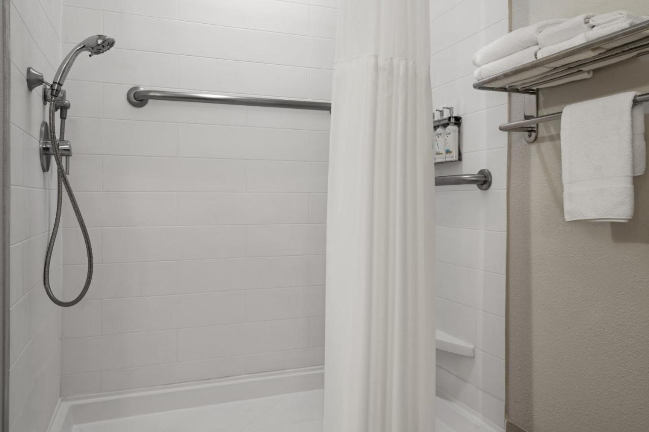 | Holiday Inn Express St. Petersburg North / I-275, an IHG Hotel