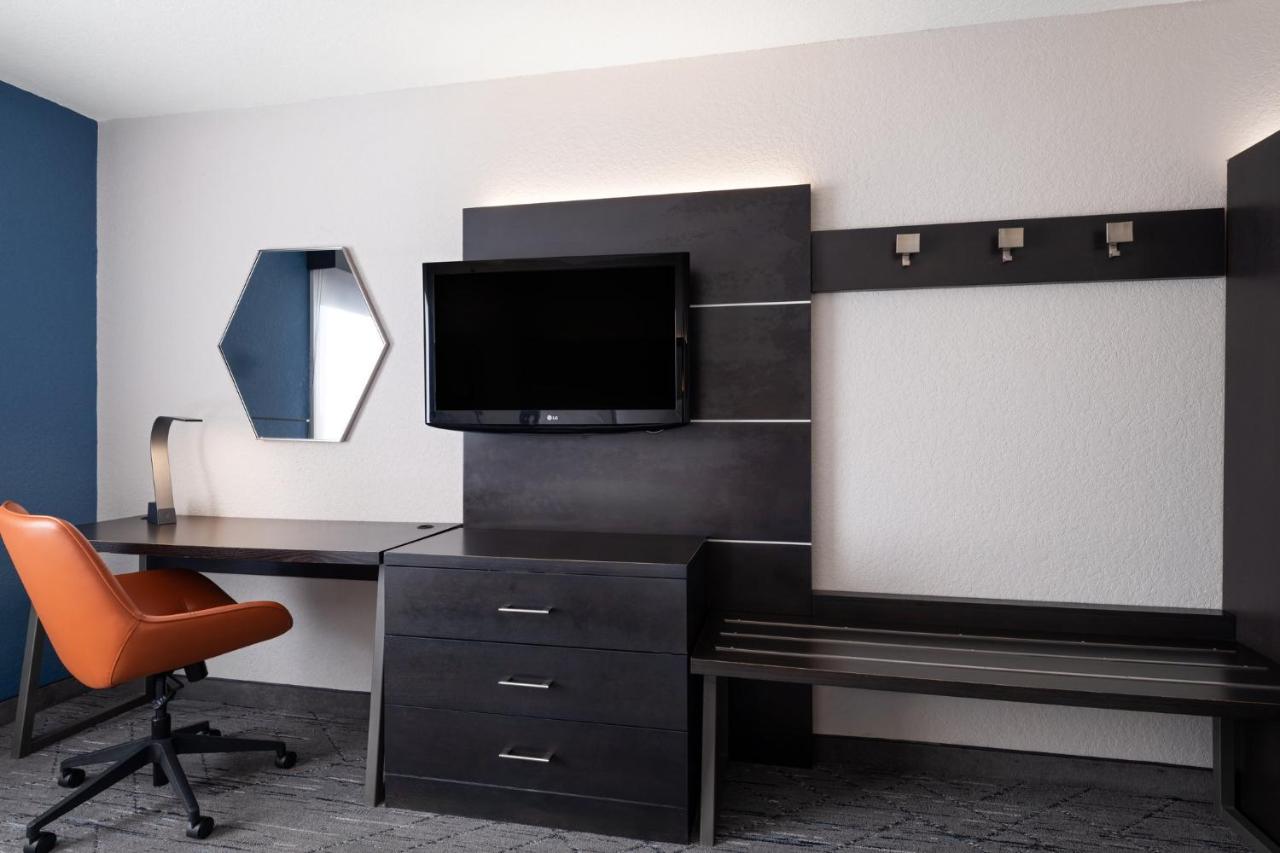| Holiday Inn Express St. Petersburg North / I-275, an IHG Hotel
