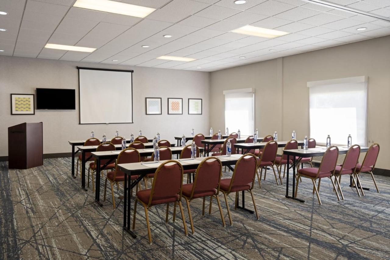 | Holiday Inn Express St. Petersburg North / I-275, an IHG Hotel