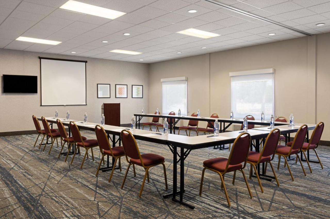 | Holiday Inn Express St. Petersburg North / I-275, an IHG Hotel