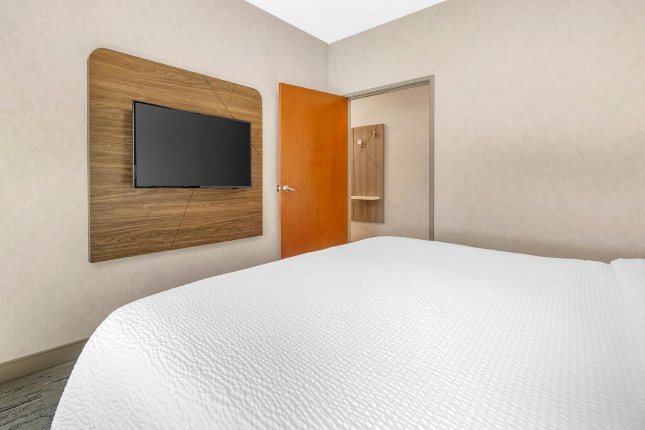 | Holiday Inn Express Hotel & Suites Astoria, an IHG Hotel