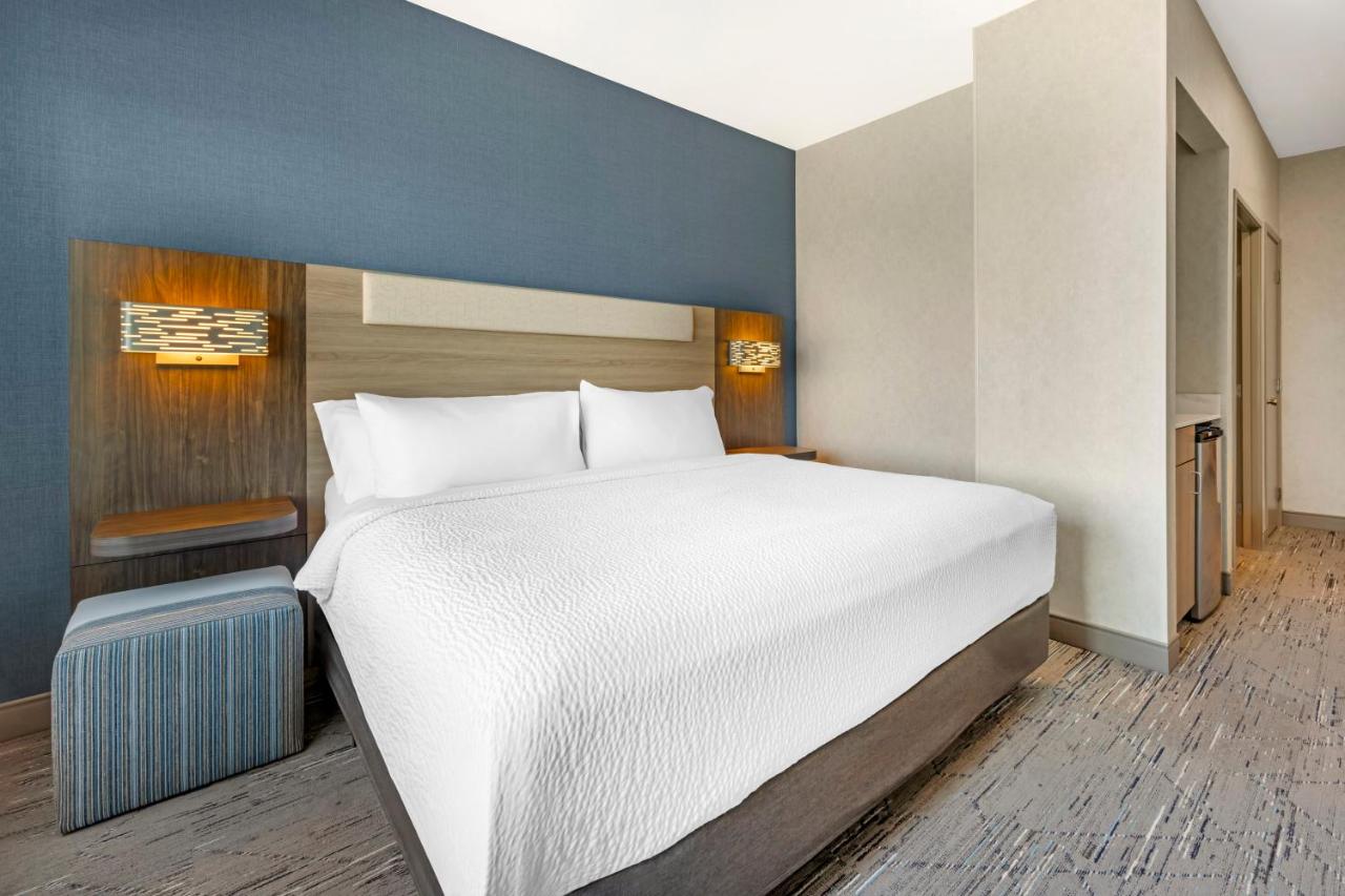 | Holiday Inn Express Hotel & Suites Astoria, an IHG Hotel