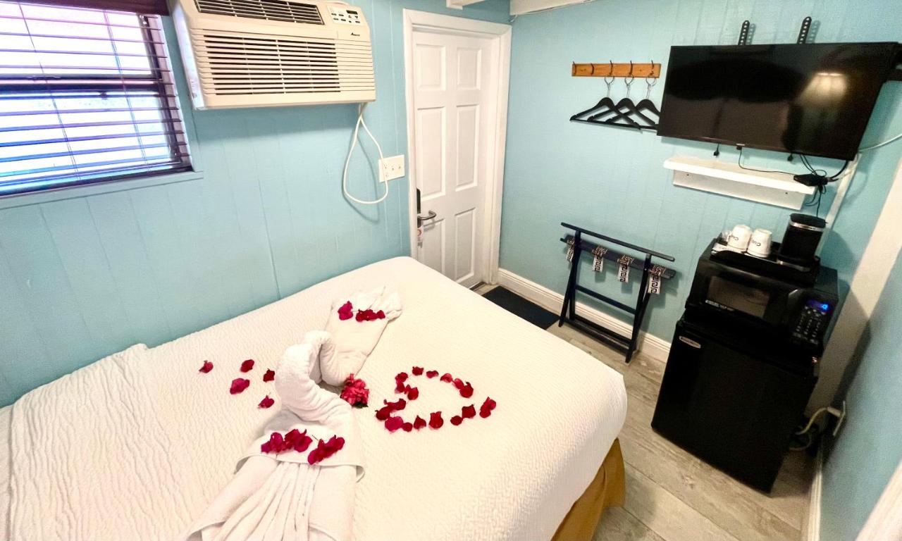 Economy Small Room at The Pelican Key Largo Cottages