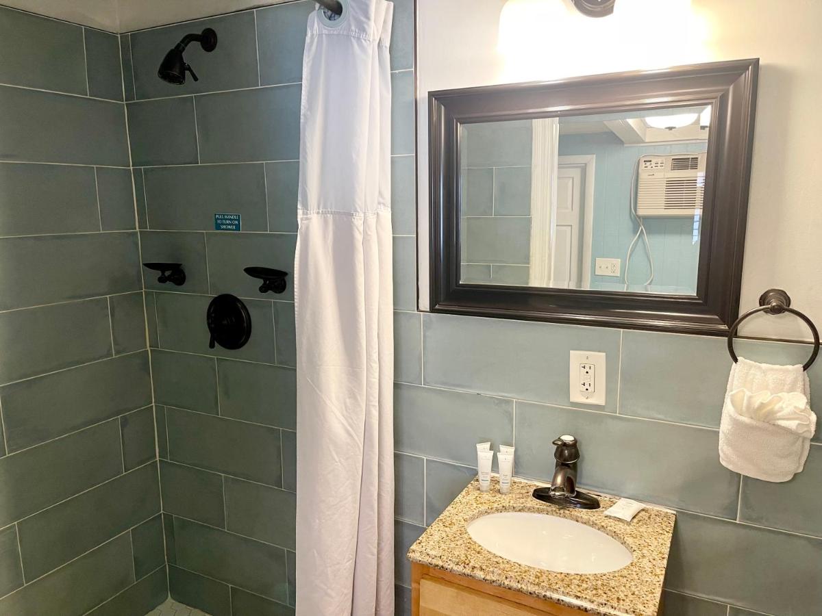 Economy Small Room at The Pelican Key Largo Cottages