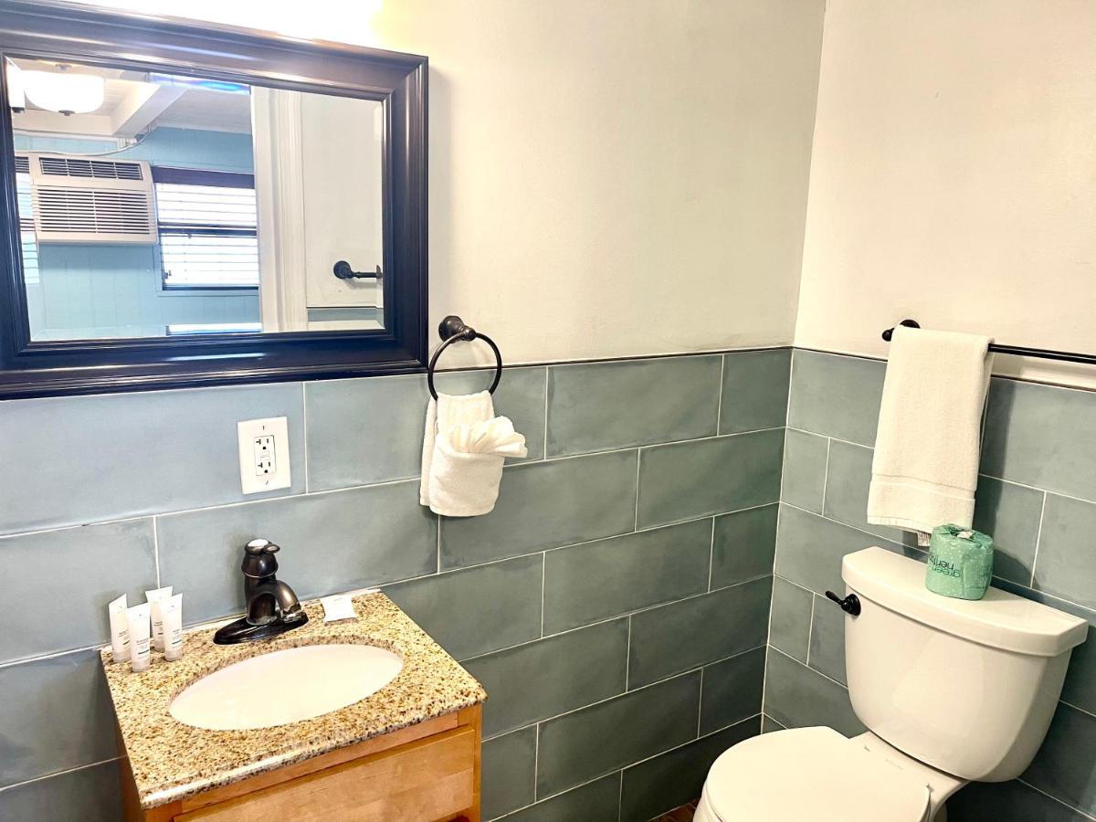Economy Small Room at The Pelican Key Largo Cottages