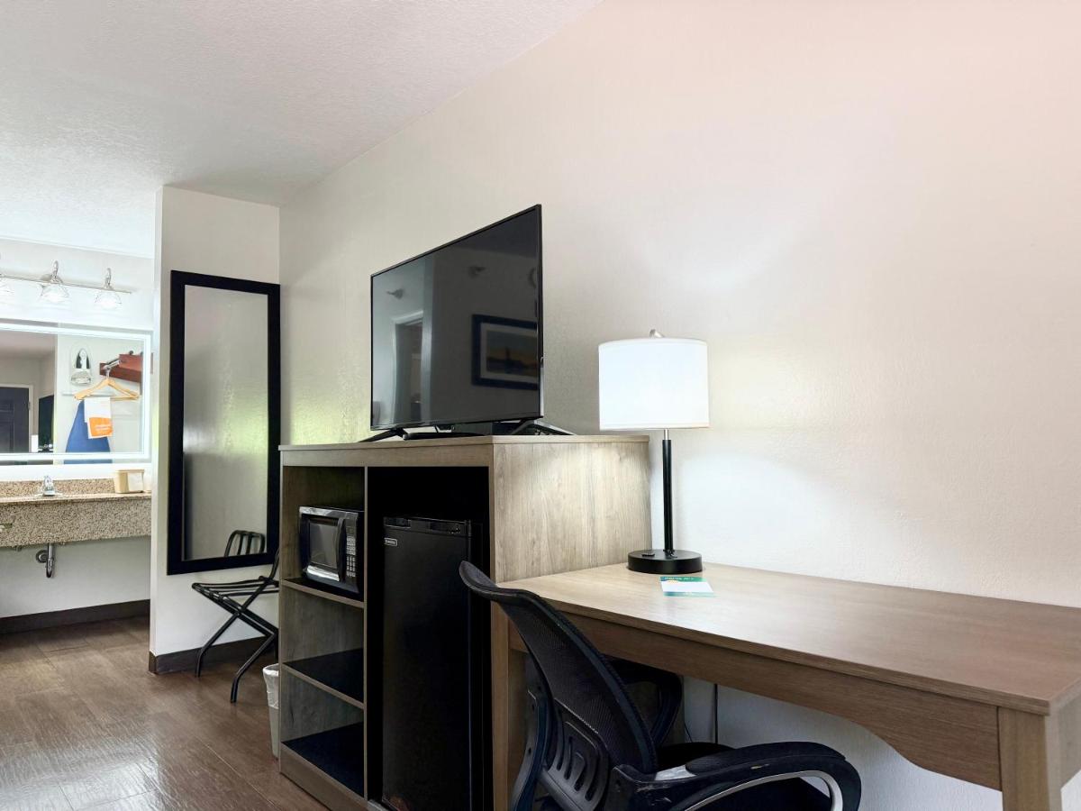 King Room - Accessible/Smoking at Quality Inn & Suites Greenville I-65