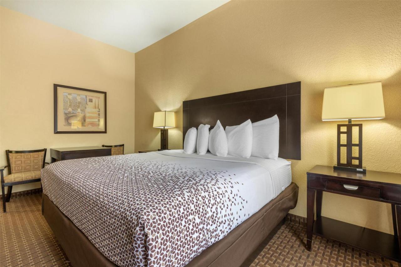 King Room - Non Smoking at Best Western Bastrop Pines Inn