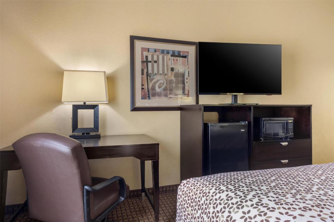 King Room - Non Smoking at Best Western Bastrop Pines Inn